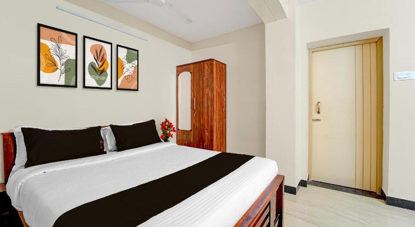 Super Townhouse Saibaba Colony Bus Terminal Formerly S M Residency - image 28