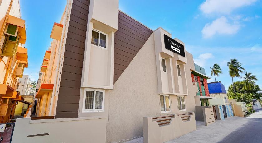 Super Townhouse Saibaba Colony Bus Terminal Formerly S M Residency - image 11