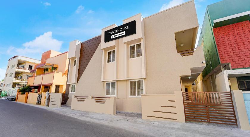 Super Townhouse Saibaba Colony Bus Terminal Formerly S M Residency - image 12