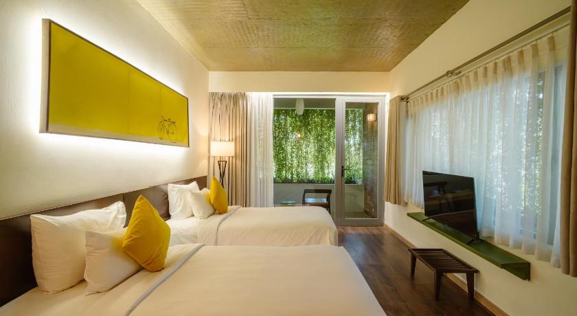 Image of Deluxe Twin City View 5