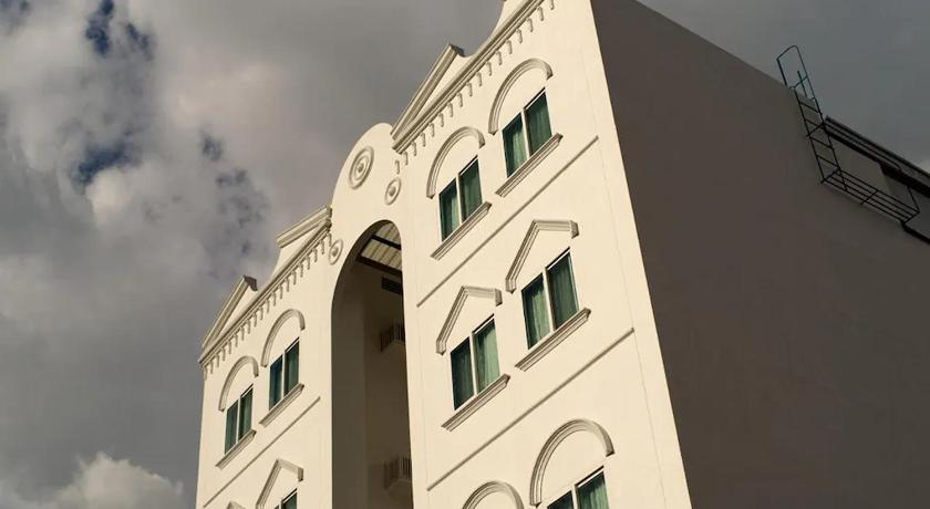 1001 Nights Boutique Inn - image 2