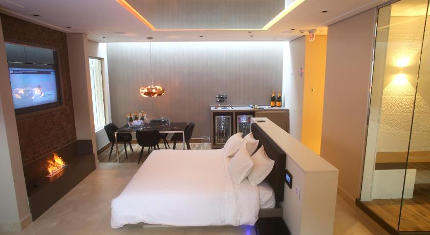 Image of Suite with Private Pool 3