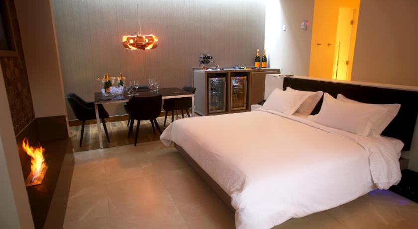Image of Suite with Private Pool 5