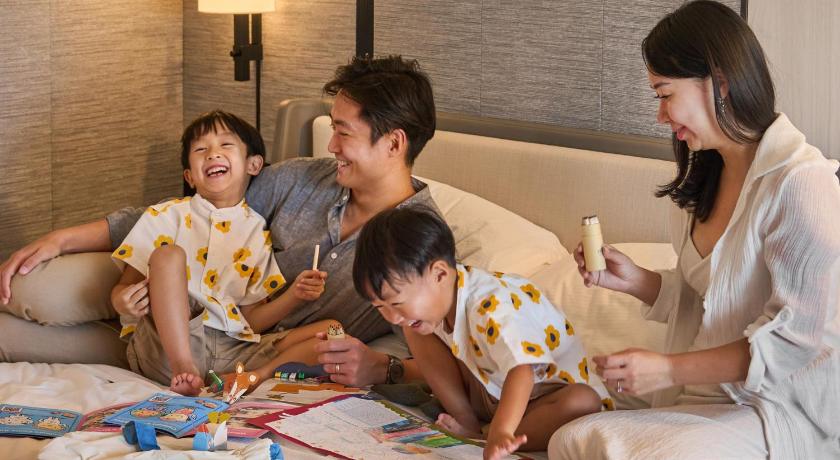 Image of Family Deluxe Connecting Room - Lounge Access 7