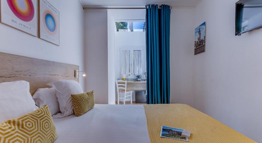 Szoba kétszemélyes ággyal és kilátással a teraszra (Double room with patio view - Ground Floor) fotója 3