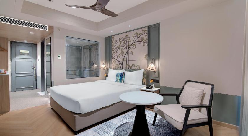 Mountain View Queen Room