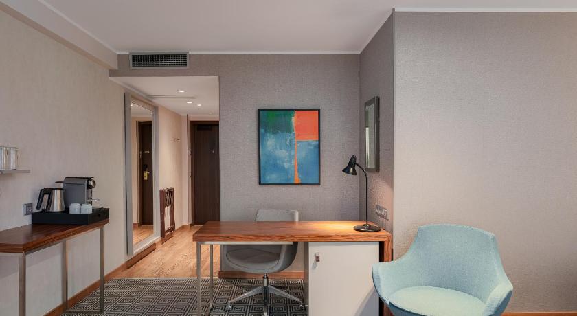 Image of Family Room 12