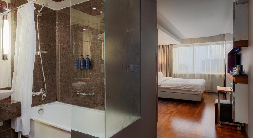 Image of Superior Room with View 5
