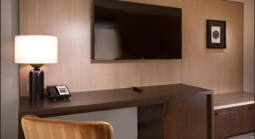 Image of Premier Corner King 9