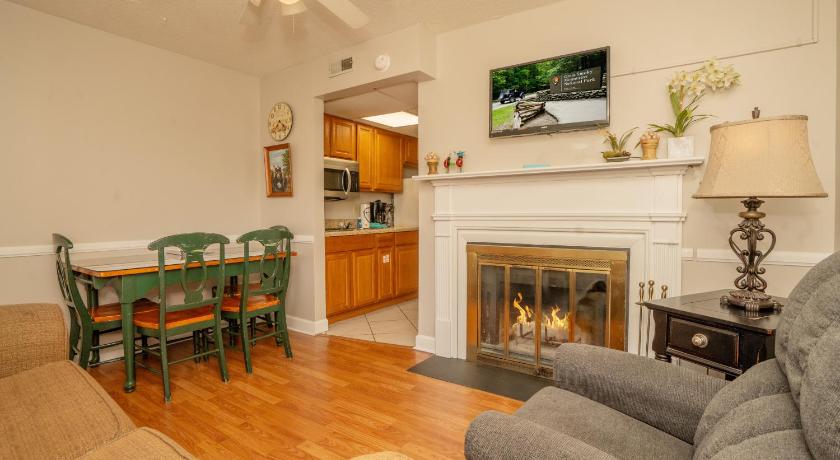 Image of Oak Square 413 0