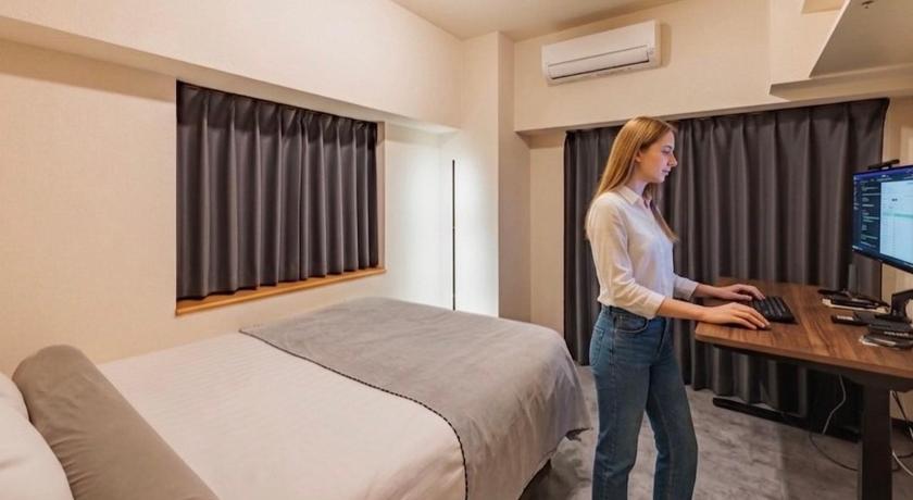 Work Friendly Room 3 min to Station Simmons Bed WiFi and Desk