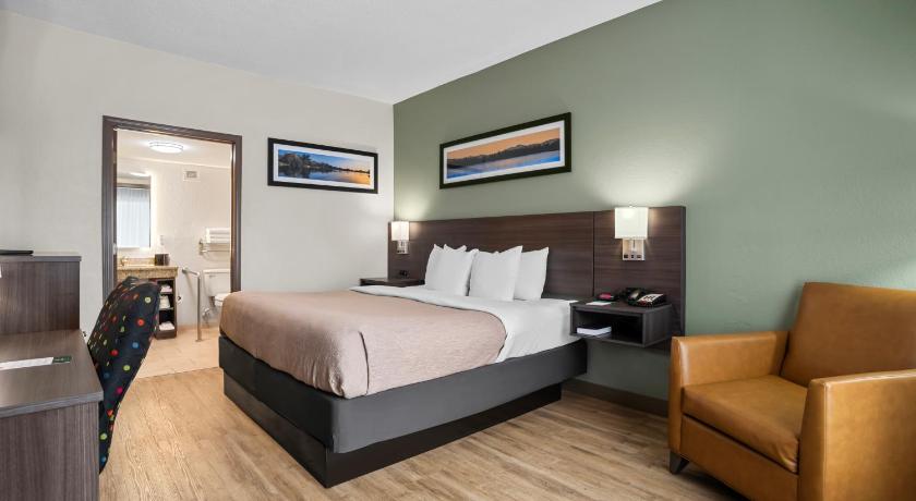 1 King Bed, Nonsmoking, Accessible attēls 4