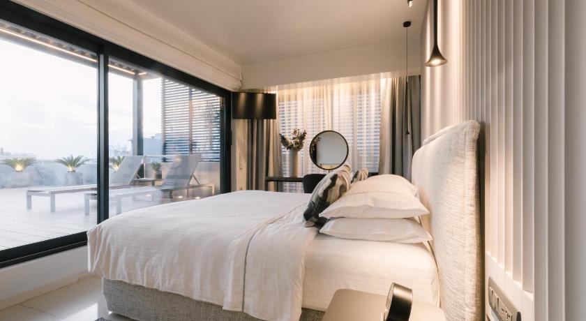 Image of Penthouse Suite with Private Sun Deck 0