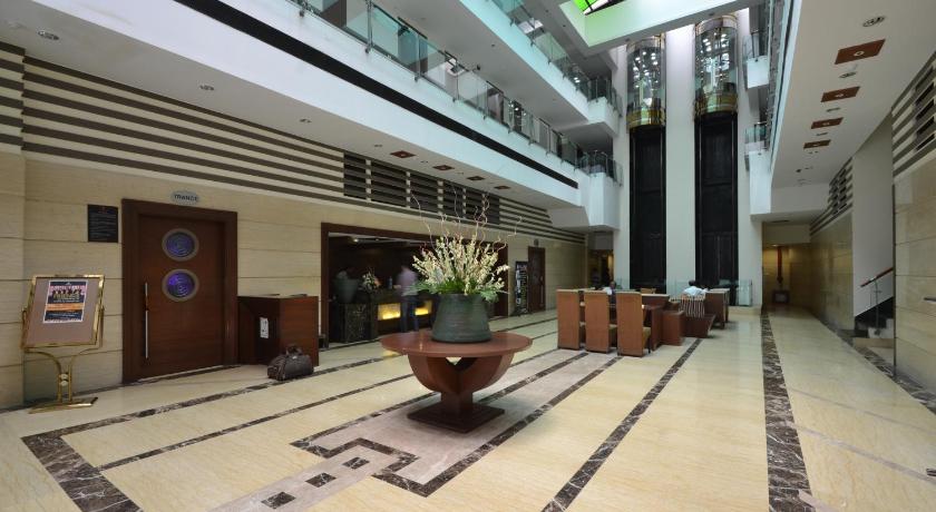 Lobby, Hotel Royal Cliff in Kanpur