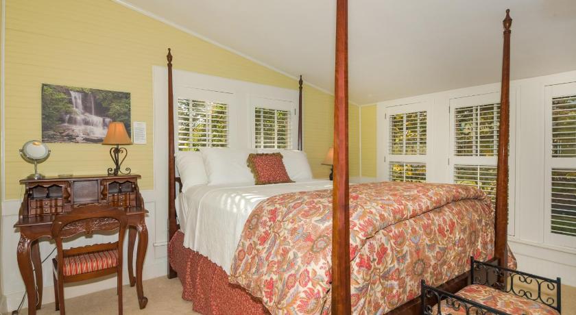 Oak Hill On Love Lane Bed and Breakfast Inn