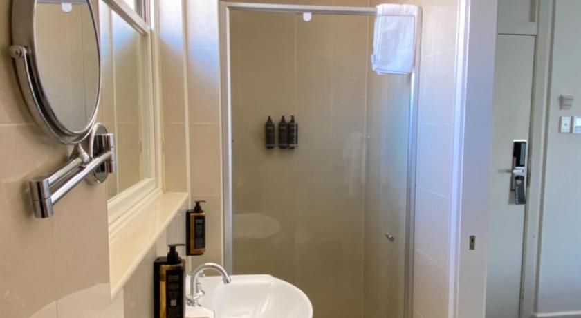 Image of Standard Queen Room 5
