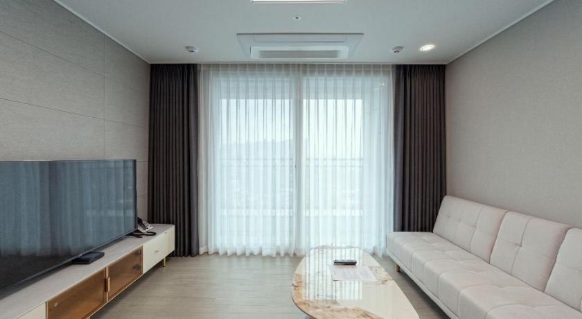 Image of Suite 7