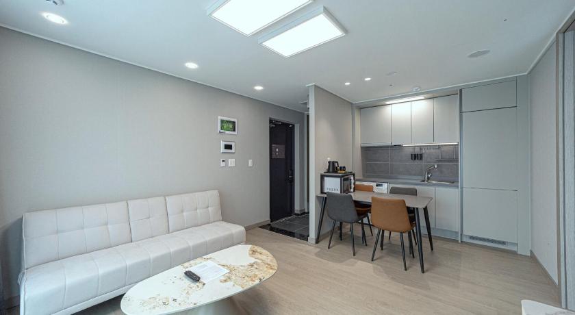 Image of Suite 6