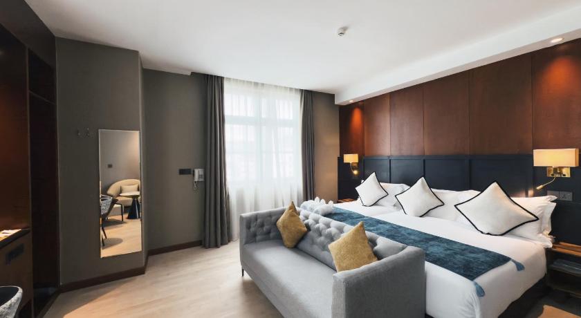 Moon Hotel - image 3
