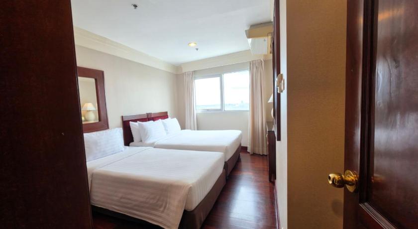 Image of Three Bedroom Suite 8