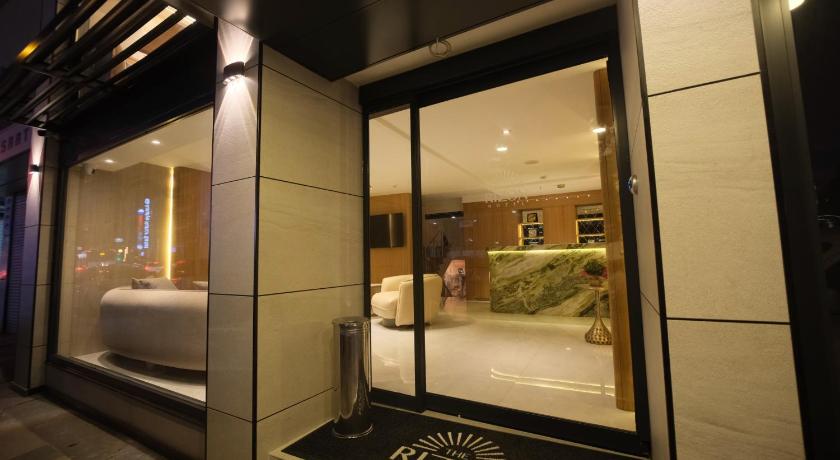 The Rizon Hotel - image 11