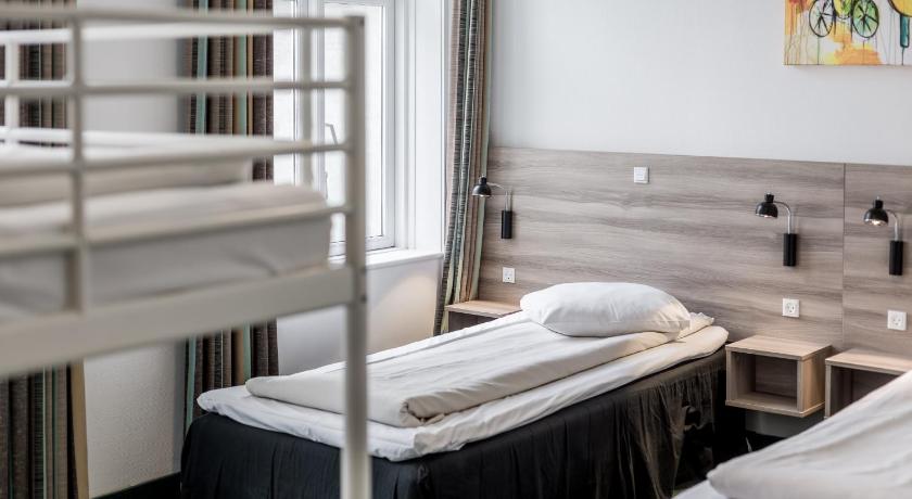 Image of Good Morning Family Room Five 7