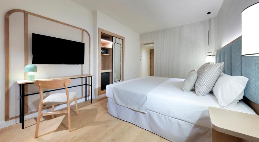 Szoba kétszemélyes ággyal - kilátással a medencére (Double Room with Pool View) fotója 4