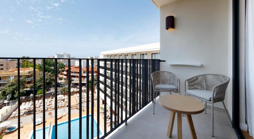 Szoba kétszemélyes ággyal - kilátással a medencére (Double Room with Pool View) fotója 1
