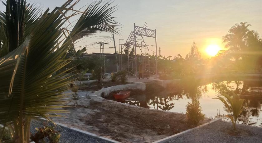 Sunset Groove Cafe - image 6
