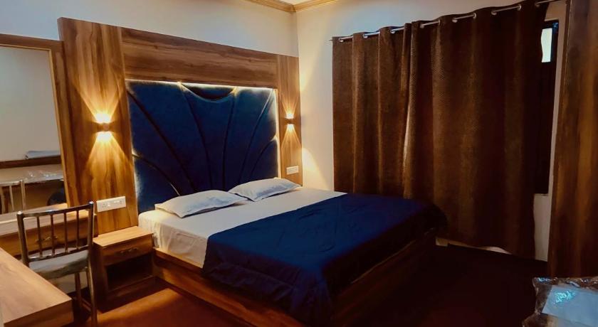 The Sapphire Retreat - image 4