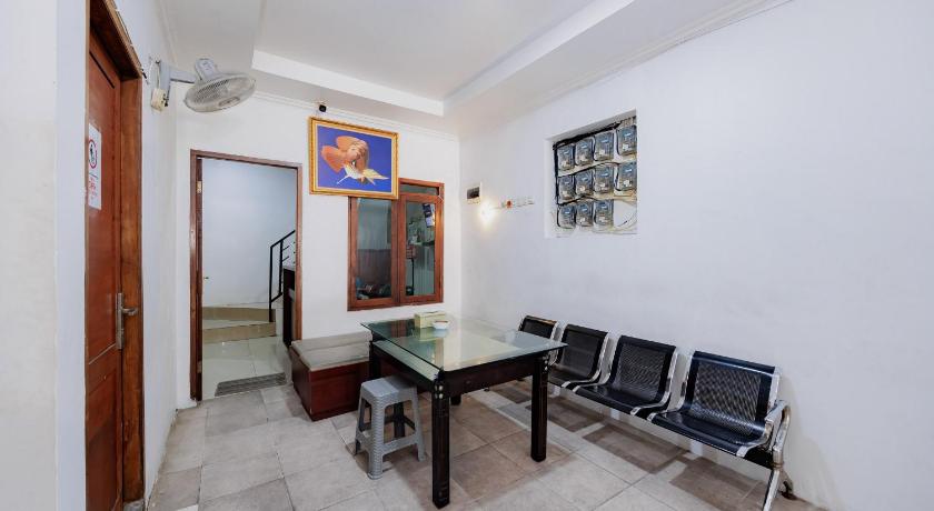 RedDoorz near Palmerah Station – Jakarta, NY