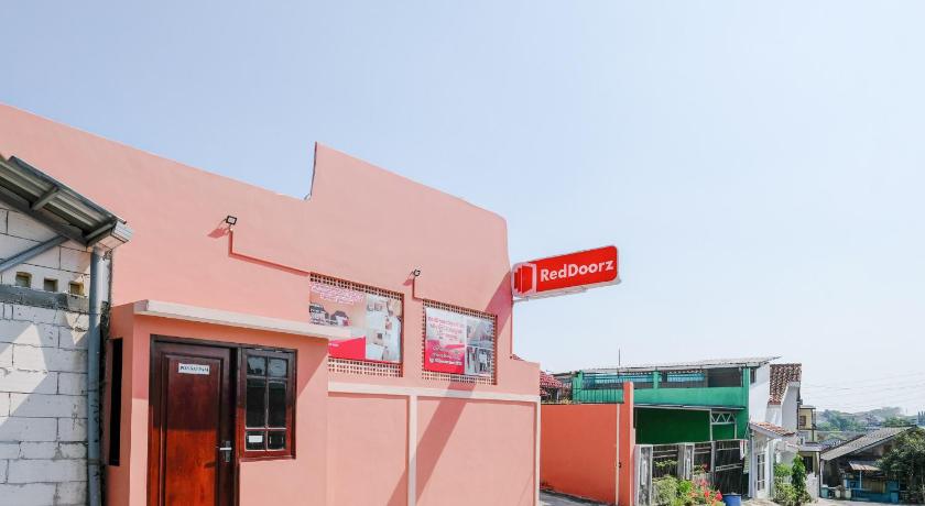RedDoorz Syariah Miyona near Siliwangi Semarang - image 23