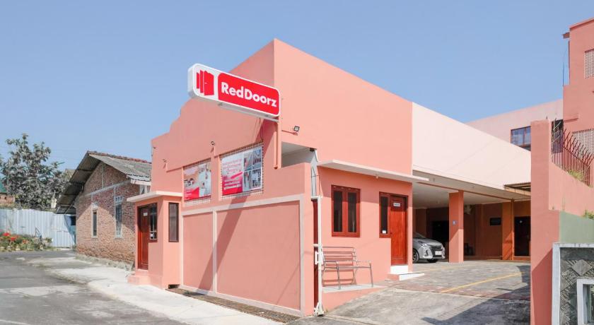 RedDoorz Syariah Miyona near Siliwangi Semarang - image 14