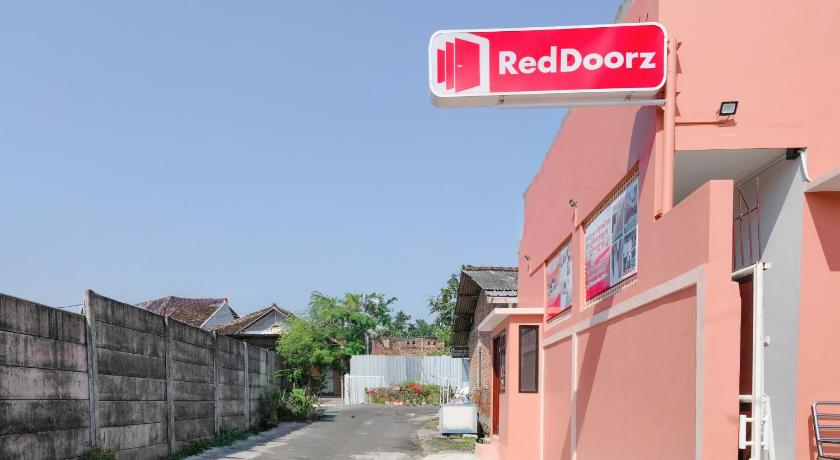 RedDoorz Syariah Miyona near Siliwangi Semarang - image 45