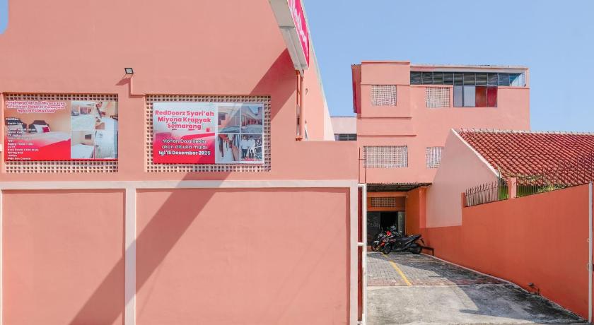 RedDoorz Syariah Miyona near Siliwangi Semarang - image 34