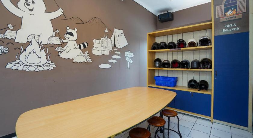 RedDoorz Hostel near Malang Train Station 3 - image 15