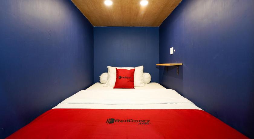 RedDoorz Hostel near Malang Train Station 3 - image 2