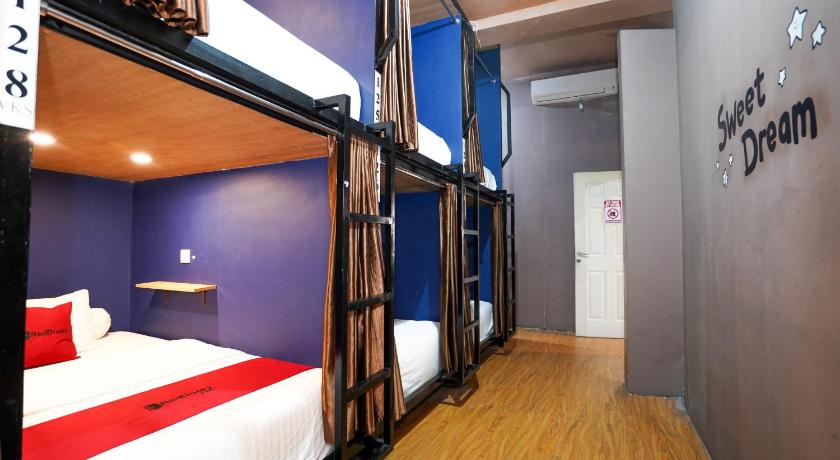 RedDoorz Hostel near Malang Train Station 3 - image 37