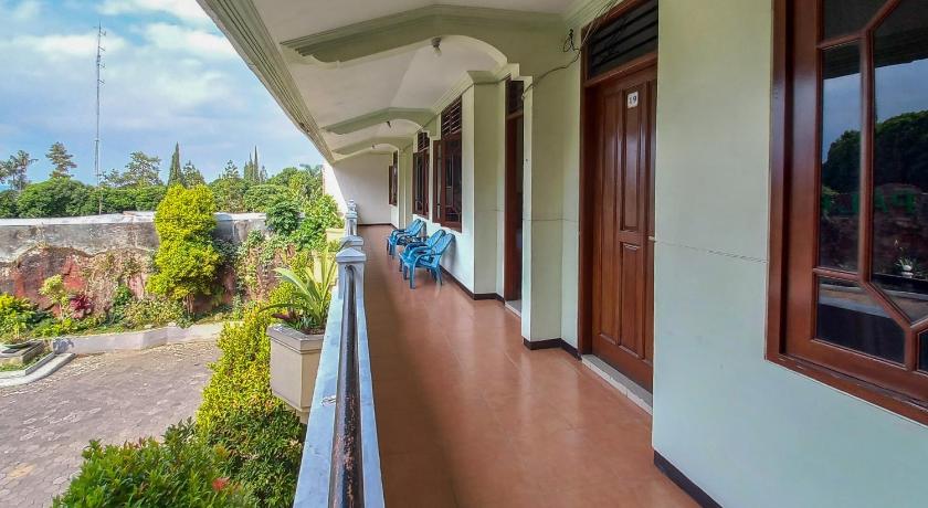 Urbanview Hotel Grand Palem near Alun Alun Batu - image 6