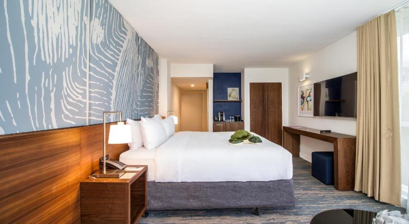 Image of Junior Suite Ocean View King Bed Room and Queen Sofa bed 12