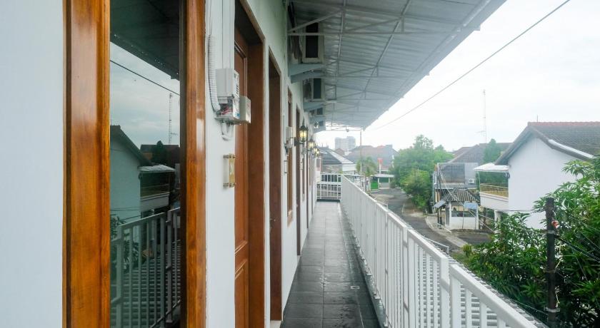 RedDoorz Near Simpang Lima Semarang - image 8