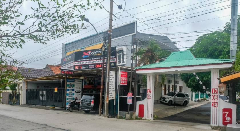 RedDoorz Near Simpang Lima Semarang - image 5
