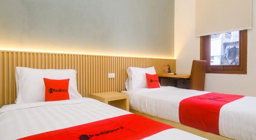 RedDoorz Near Simpang Lima Semarang - image 37