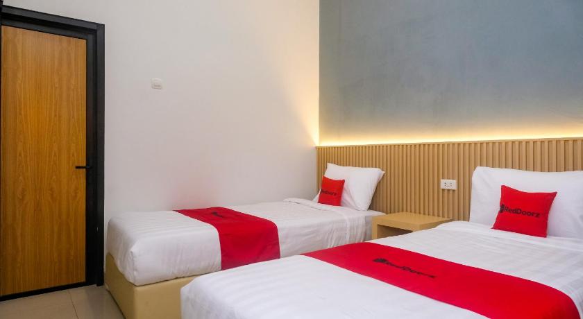 RedDoorz Near Simpang Lima Semarang - image 38