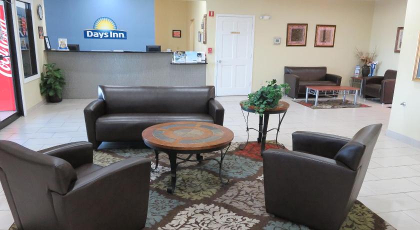 Days Inn by Wyndham San Antonio Northwest/Seaworld photo