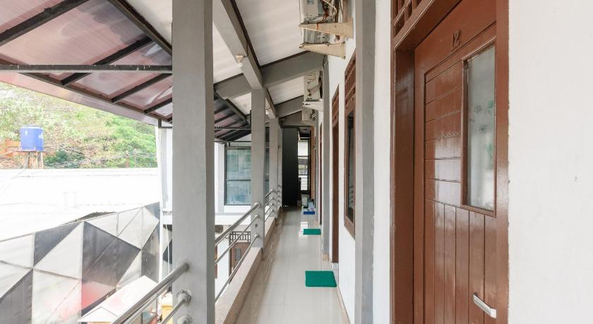 RedDoorz Syariah near Mall Of Serang – Serang, ID