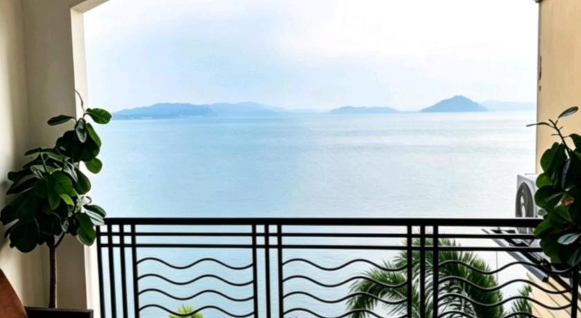 Image of Studio with Lake View 1