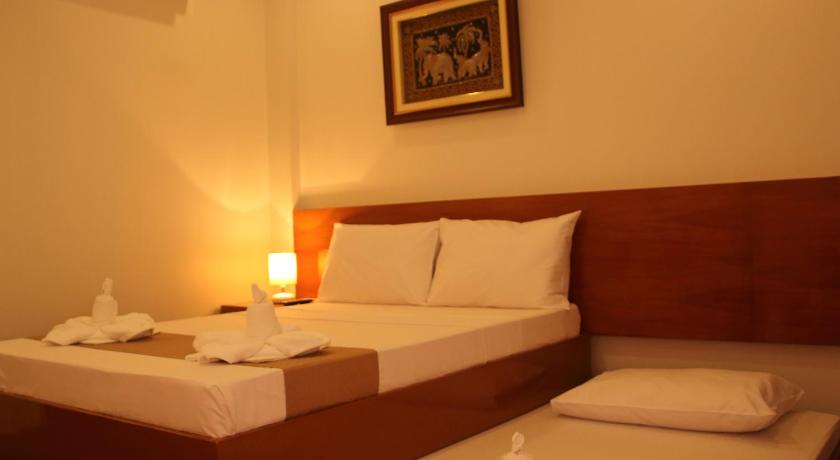 Image of Deluxe Room for 3 People with 3 Single Beds - Non-Smoking 6