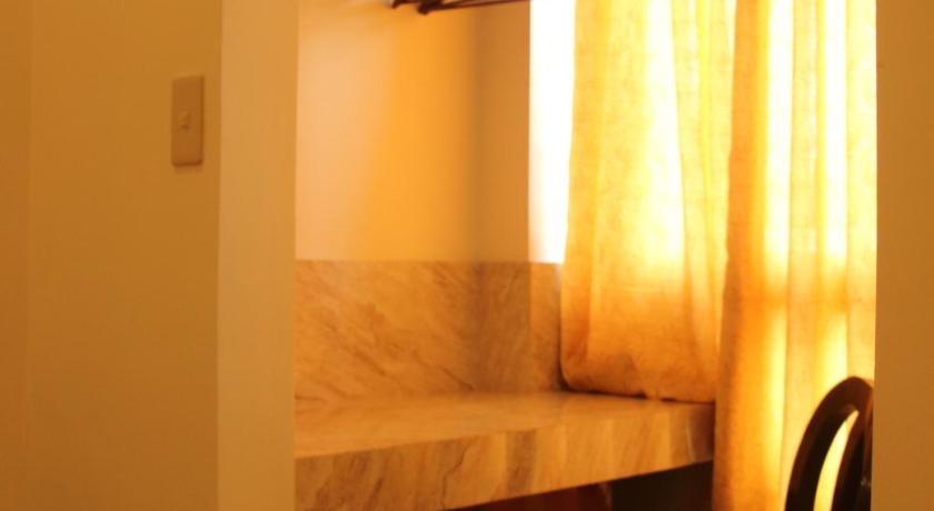 Image of Deluxe Room for 3 People with 3 Single Beds - Non-Smoking 7