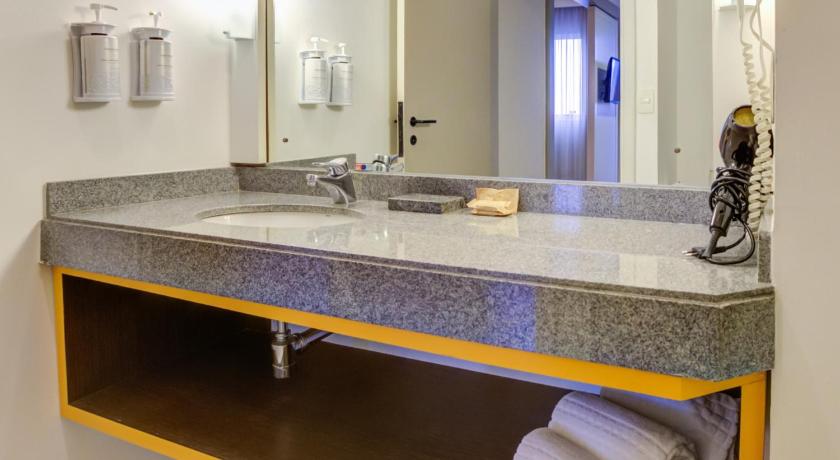 Image of Deluxe Twin Room 8